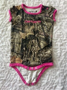 Carhartt Baby Girl 9M Mossy Oak Camo Pink Logo Bodysuit Onesie Short Sleeve